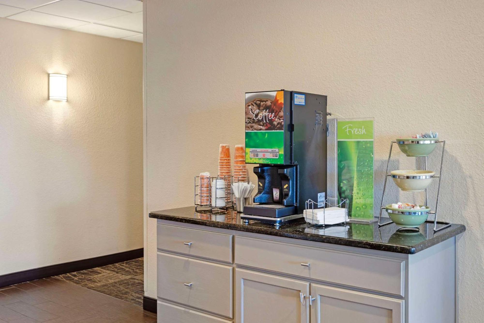 Quality Inn Valley - West Point Extérieur photo