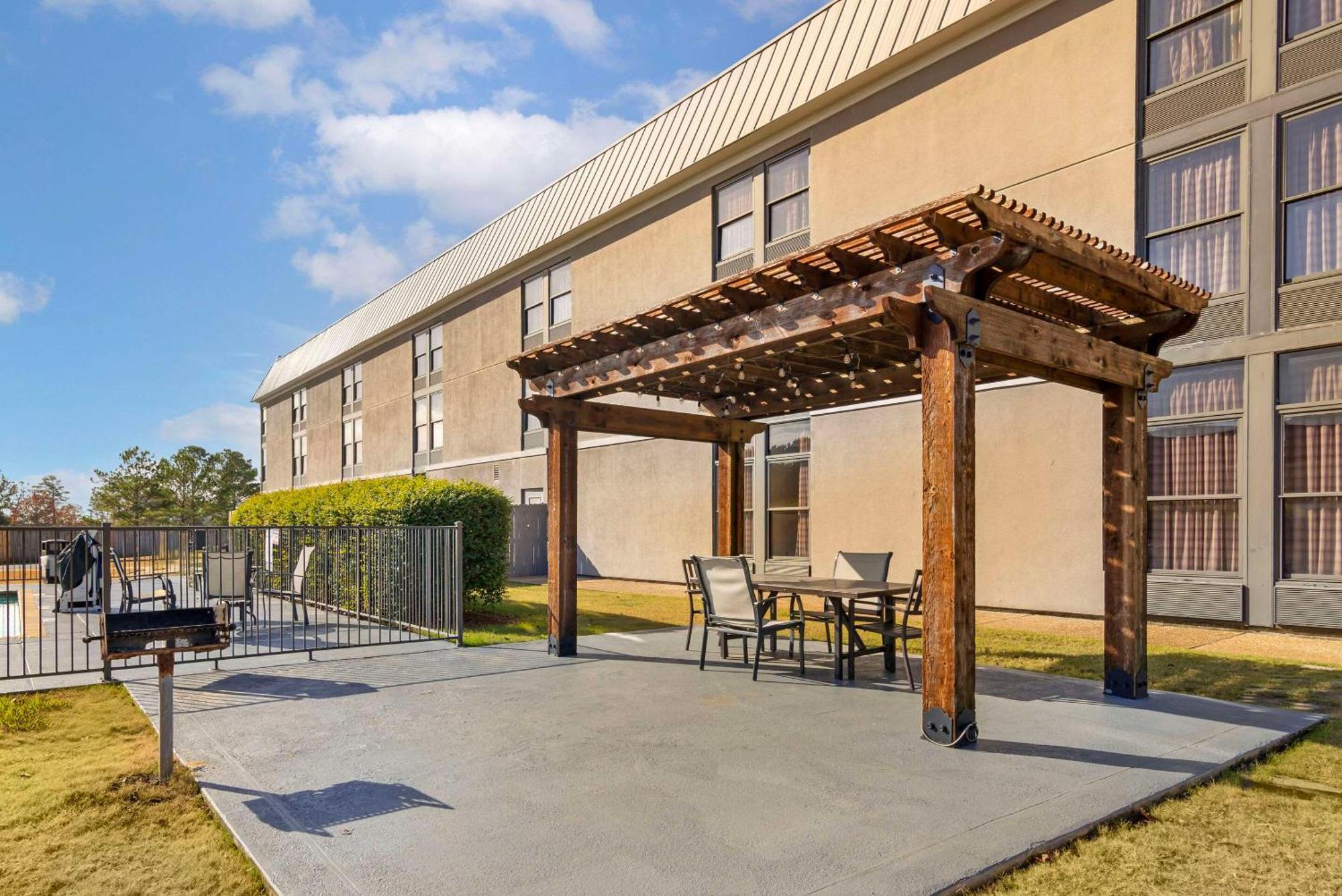 Quality Inn Valley - West Point Extérieur photo
